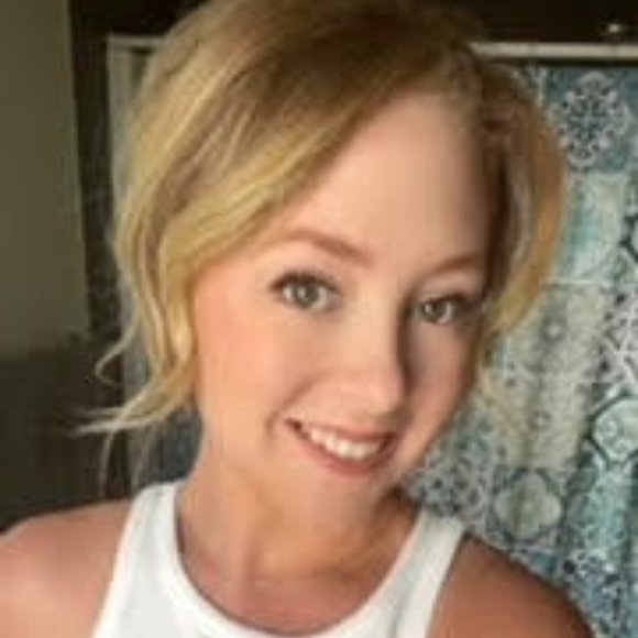 Meet your Posher, Courtney - Picture 1 of 1